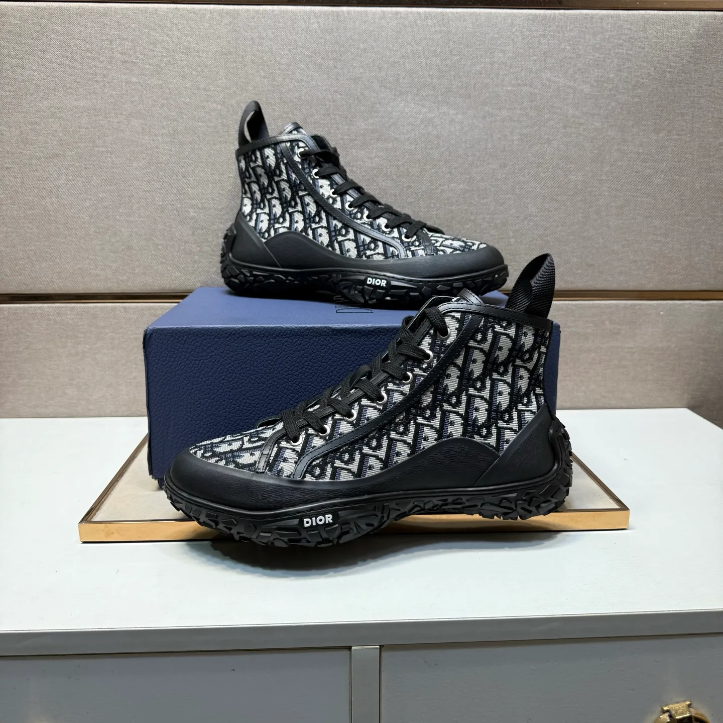 ⬛️Men's shoes 💰p460 [Dior～] Men's casual high-top shoes 2025z cabinet sales simultaneously 🔶Size: 39-44 #️⃣ 🔷2 colors🔜The upper is made of multi-material splicing➕Genuine leather lining, comfortable and breathable, sole: original comfortable and wear-resistant outsole, ⚠️Real shot📱Photographed🎬The real thing is better📢📢📢